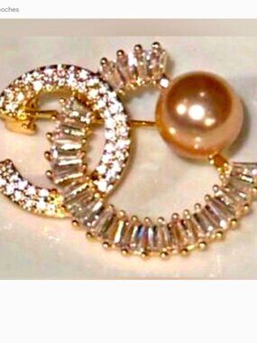 New Gold Crystal & Pearl Crescent Brooch – Elegant Statement Pin